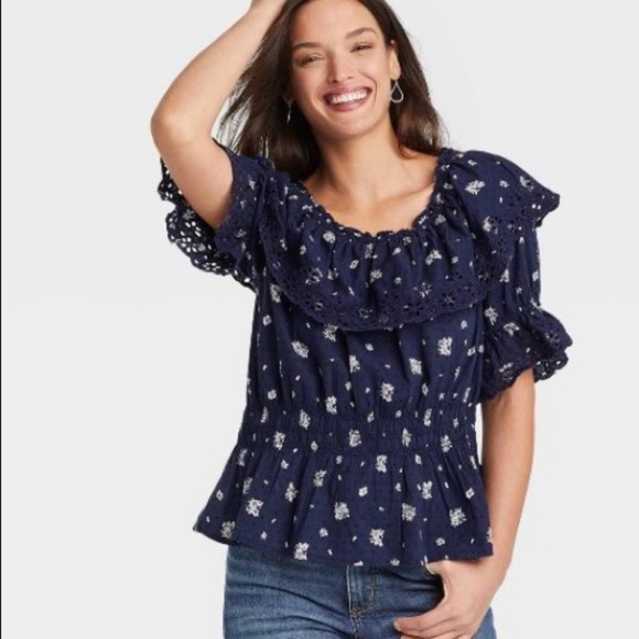 Universal Thread / NWT/ Women's Ruffle Short Sleeve Eyelet Peplum Blouse /S - Picture 1 of 6